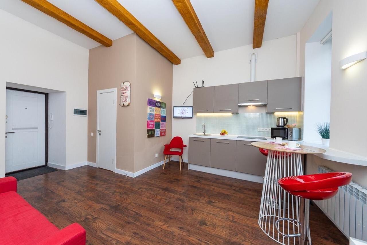 Alex Apartments Near Kreshatik St Kiev Bagian luar foto