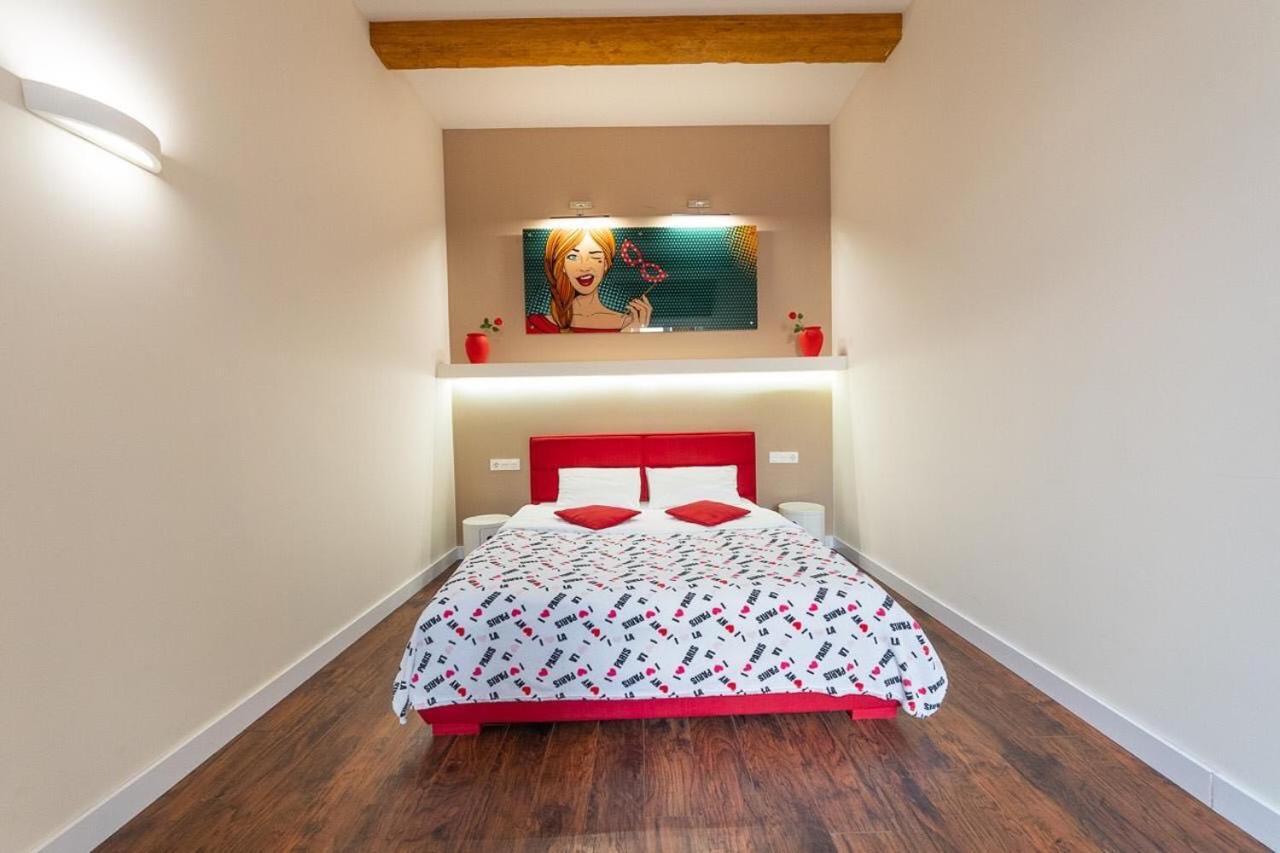 Alex Apartments Near Kreshatik St Kiev Bagian luar foto