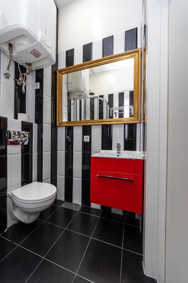 Alex Apartments Near Kreshatik St Kiev Bagian luar foto
