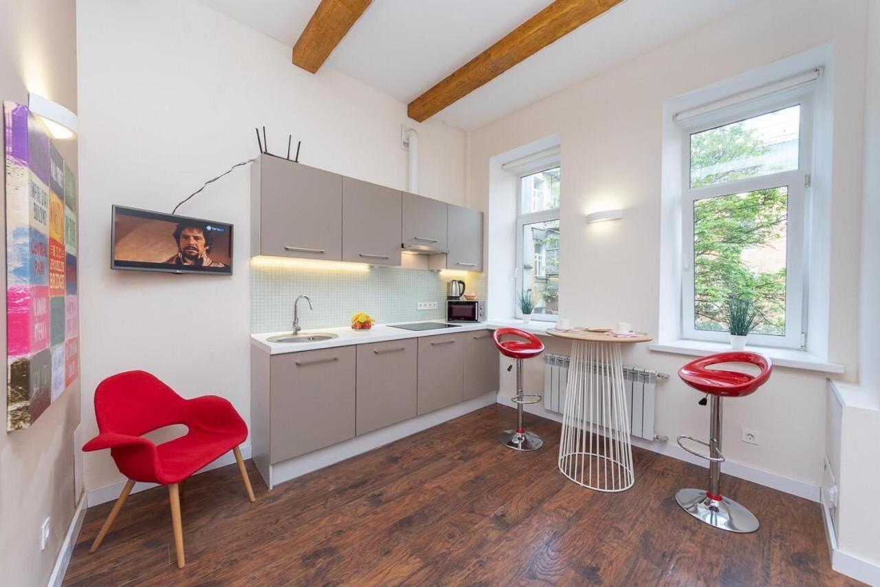 Alex Apartments Near Kreshatik St Kiev Bagian luar foto