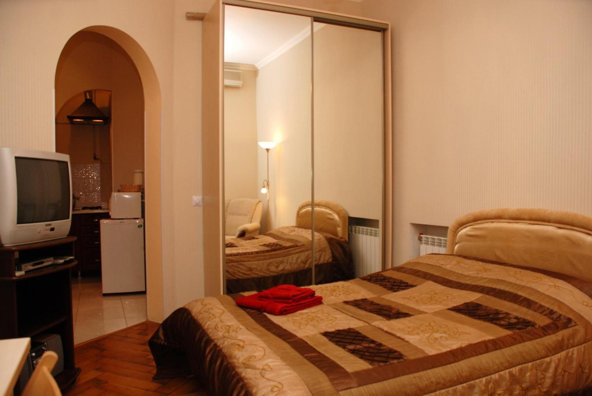 Alex Apartments Near Kreshatik St Kiev Bagian luar foto